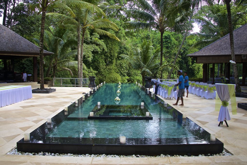 Bali-Pool Pre-Wedding